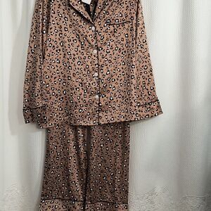 Serenedelicacy leopard PJ set Women's  NWT